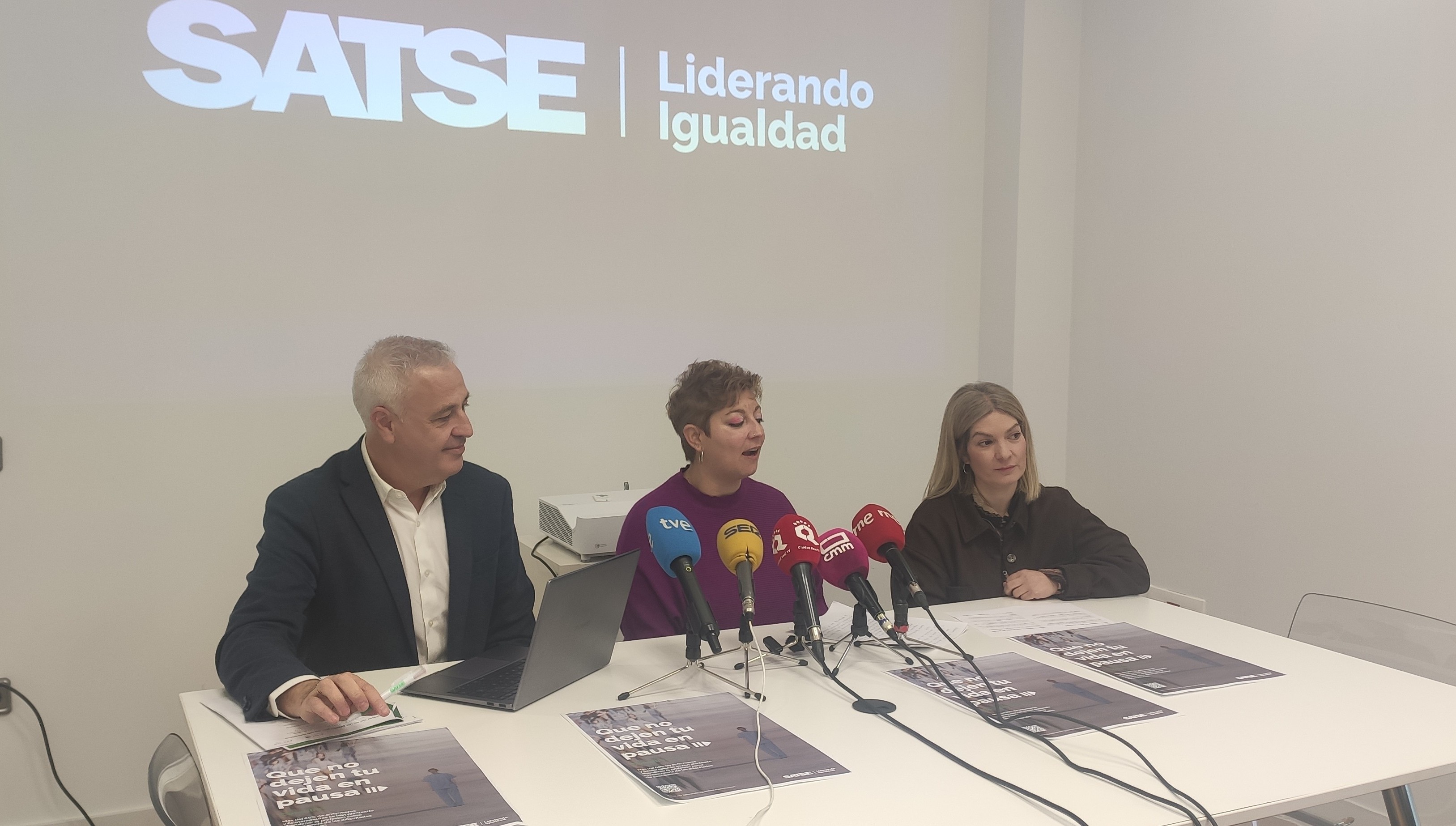 Rueda de prensa presentación campaña que no dejen tu vida en pausa