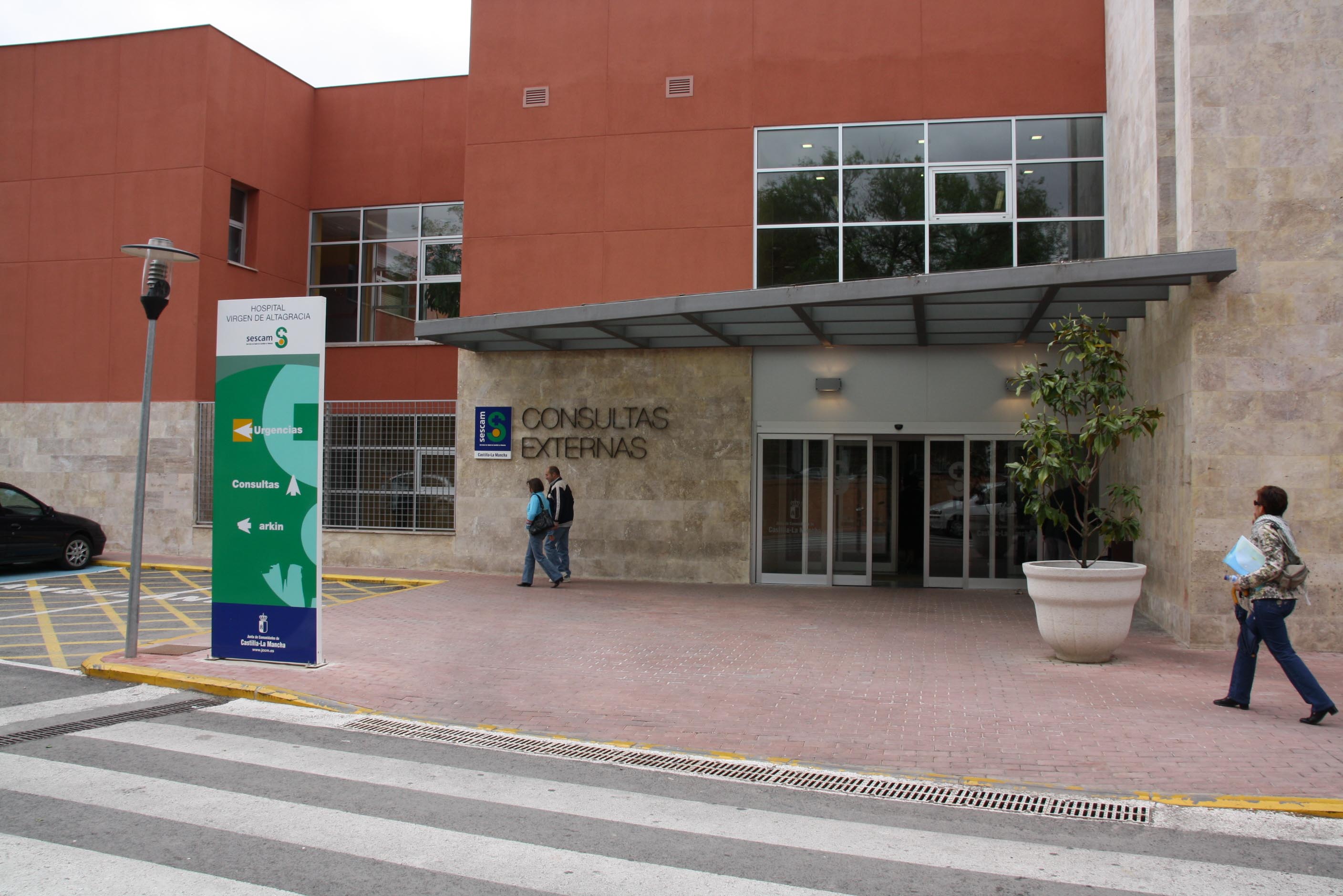 Puerta consultas externas hospital Manzanares